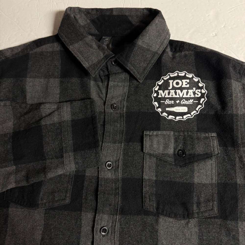 Joe Mama's Bar Grill Burnside Black Gray Plaid Flannel Button Up Shirt Mens‎ M